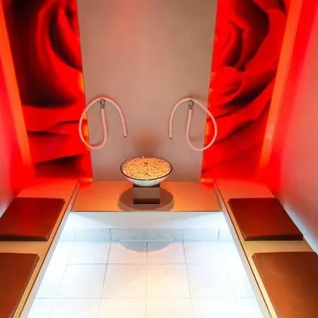 Sleeps 6 Wifi Apartment *